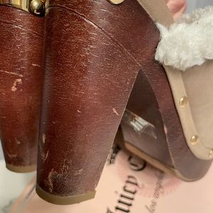 Juicy Couture Taupe Anora Size 7 Clogs